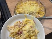 Une photo de macaroni au cheddar