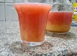 Une photo de Cocktail grenade et agrumes