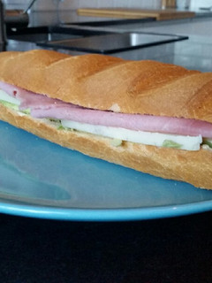 Una foto de Bocadillo de aguacate feliz