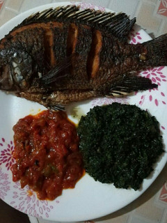 A picture of Fried Fish served with pumpkin leaves.