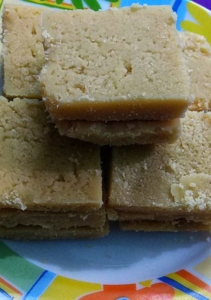ஈசி மைசூர்பாக்கு (Mysore pakku Recipe in Tamil) செய்முறை முக்கிய புகைப்படம்