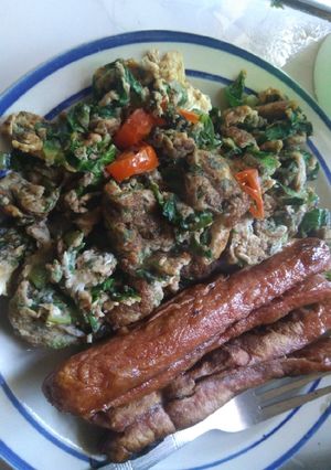 A picture of Vegetable Fried eggs with sausages.