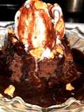 Eggless Brownie with chocolate syrup