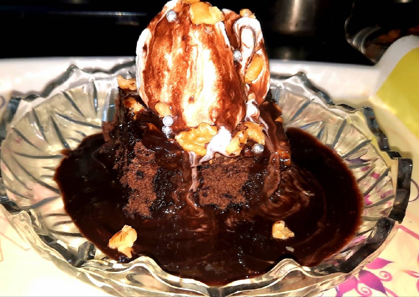 Eggless Brownie with chocolate syrup