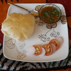 A picture of Bhature.