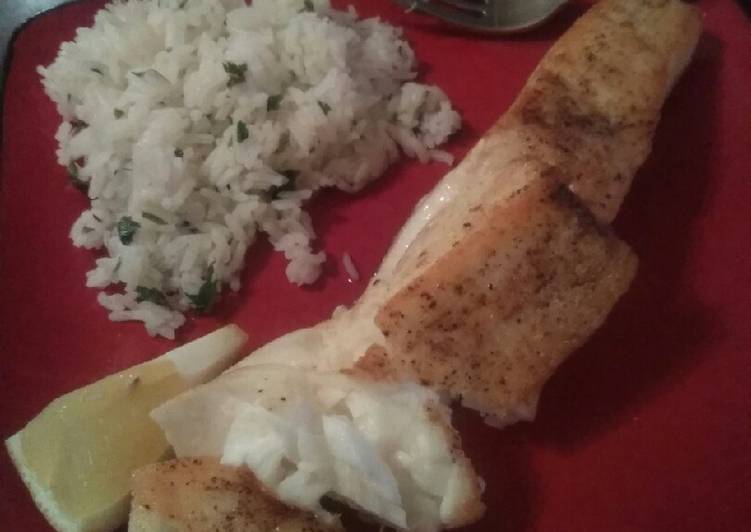 Super easy 5 ingredient skillet Halibut Super easy 5 ingredient skillet Halibut