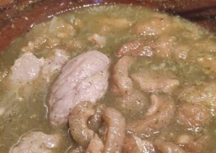 Puerco frito con chicharrón en salsa verde