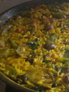 Una foto de Arroz con conejo y caracoles