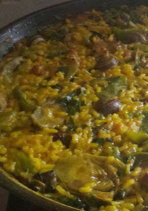 Una foto de Arroz con conejo y caracoles