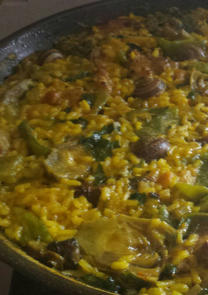 Una foto de Arroz con conejo y caracoles