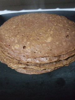 Una foto de Panqueques de harina integral y algarroba