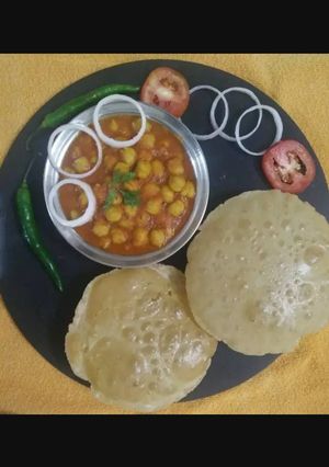 છોલે પૂરી (Chhole Puri Recipe In Gujarati) રેસીપી મુખ્ય ફોટો