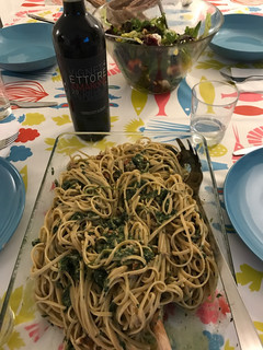 Una foto de Linguini integral con crema de espinaca, nata, queso y nueces