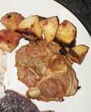Codillo con papas en salsa de chile seco
