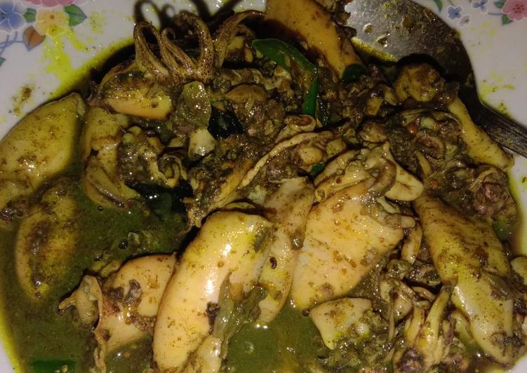 Cumi masak hitam