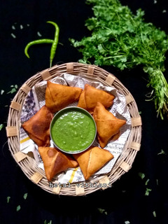 સમોસા(Samosa recipe in Gujarati) રેસીપી મુખ્ય ફોટો