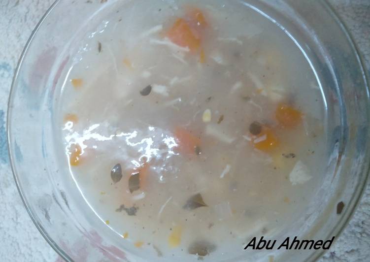 شوربة بالدجاج والخضار