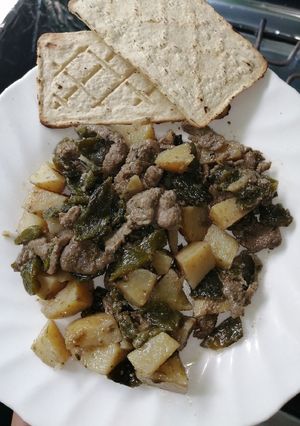 Una foto de Fajitas de res con papas y chile poblano