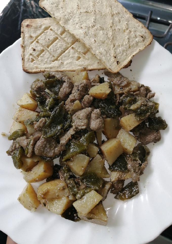 Una foto de Fajitas de res con papas y chile poblano