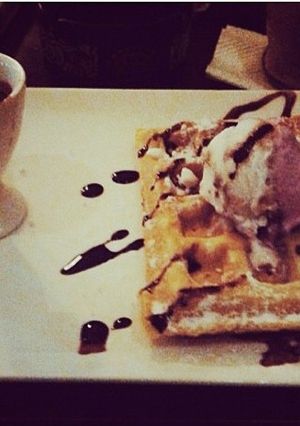 Foto resep Fluffy Waffle Dark Chocolate Sauce