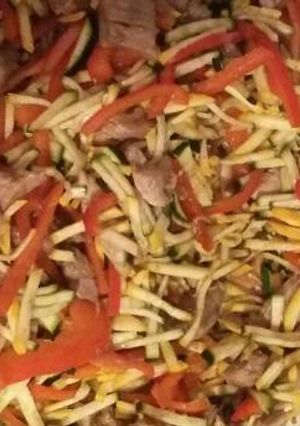 Una foto de Cerdo con verduras