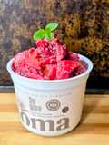 Frutillas maceradas con glicina sobre skyr de producción nacional 🇦🇷 🍓 con toque de sal Maldon 🧂