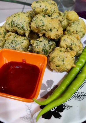 પાલક પકોડા (Palak Pakoda Recipe In Gujarati) રેસીપી મુખ્ય ફોટો