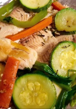 Una foto de Filete empapelado/papel aluminio con vegetales