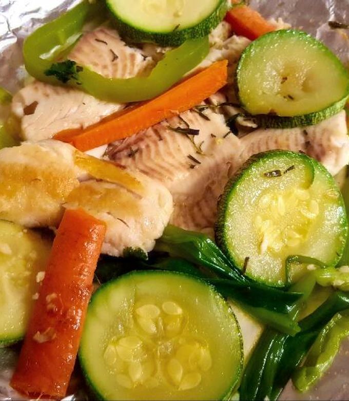 Una foto de Filete empapelado/papel aluminio con vegetales