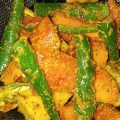 A picture of Gajar mooli mirch ka achar.