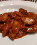 Calamars amb salsa americana i ametlles