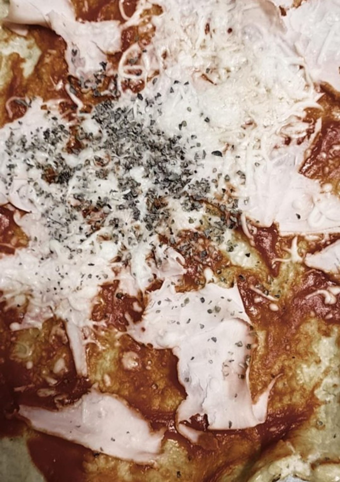 Una foto de Pizza con base de coliflor