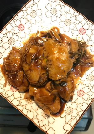 A picture of Chicken wings with oyster sauce.