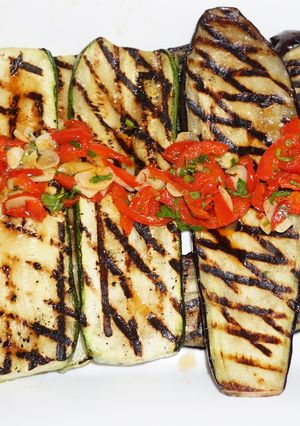 Una foto de Zapallo italiano y berenjena a la plancha