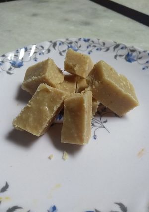 A picture of Kuju or peanut katli.