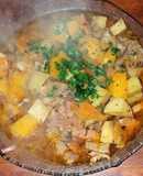 🥘 Guiso criollo con sobras de asado y papas al horno – versión invierno bien argentino❄️
