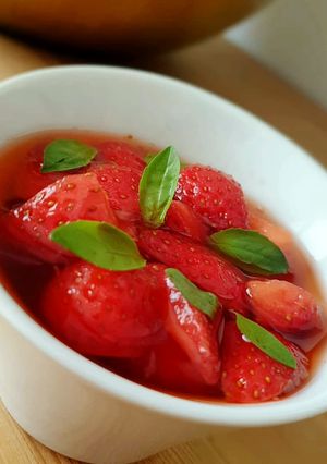 Une photo de ※ Nage de fraises et basilic ※