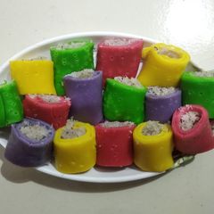 A picture of Coconut rolls (Pelwe).