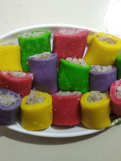 A picture of Coconut rolls (Pelwe).