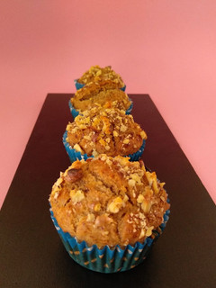 Una foto de Muffins veganos de plátano, nueces y dátiles