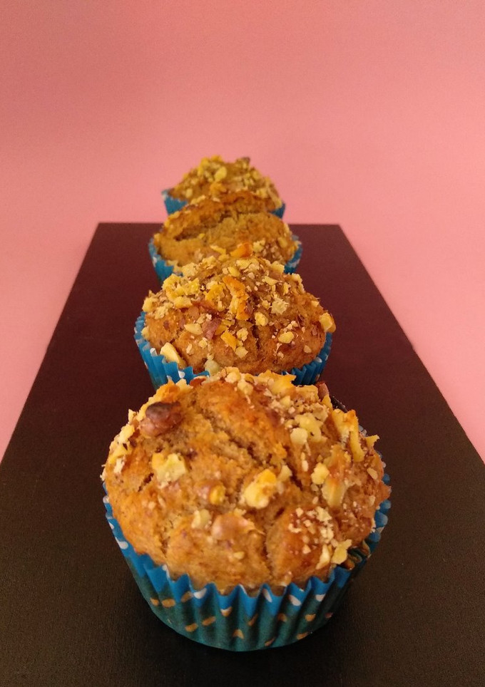 Una foto de Muffins veganos de plátano, nueces y dátiles