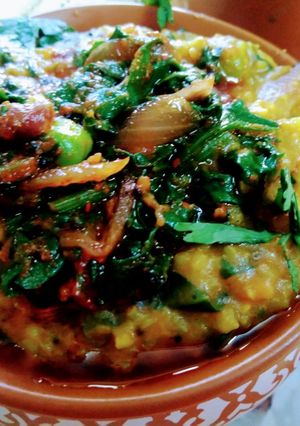 લસુની પાલક ખીચડી (Lasuni Palak Khichdi Recipe In Gujarati) રેસીપી મુખ્ય ફોટો