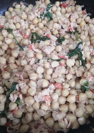 Una foto de Garbanzos con Atún