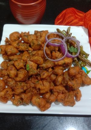 A picture of Onion pakoda.