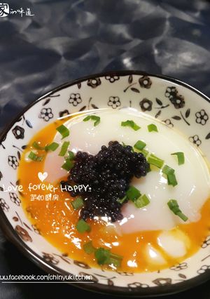 慢煮溫泉雞蛋配魚子 的食譜成品照片