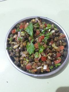 मुंबई स्पेशल चटपटी चना चाट (Mumbai special chatpati chana chaat recipe in Hindi) रेसिपी मुख्य फोटो