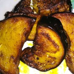 A picture of Begun bhaja(fried Brinjal).