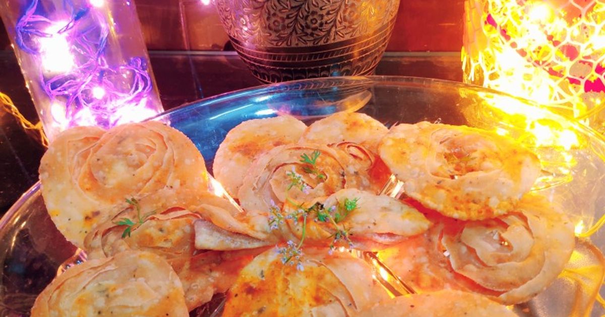 Saata Saata Pooris/Papdi Recipe by Amisha Chheda - Cookpad