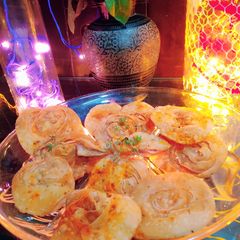 A picture of Saata Pooris/papdi.