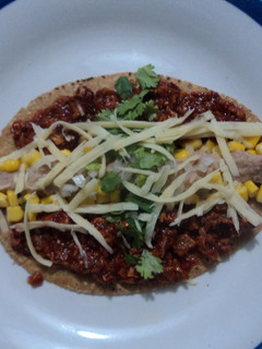 Una foto de Huarache de chicharrón prensado a la Mexicana las tías Correa